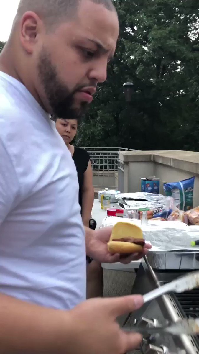 RDOT (@RADELORTIZ) on Twitter photo 20/08/2018 13:33:28 SON STOP HAVING COOKOUTS WITH NO CHEESE SMFH 😭😭😭😭😭😭 SON STOP HAVING COOKOUTS WITH NO CHEESE SMFH 😭😭😭😭😭😭