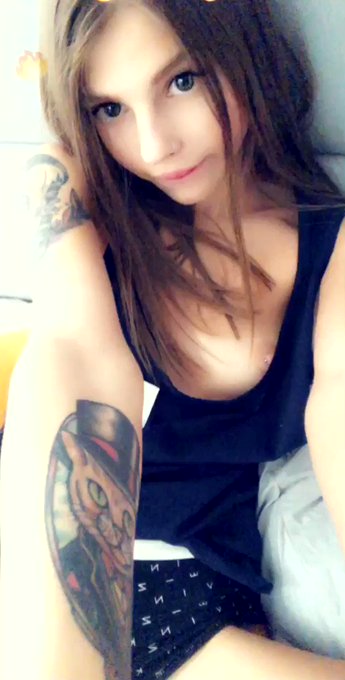 super lazy Ani , 10 days without any tweet , but i will broadcast now on @chaturbate  come to see me