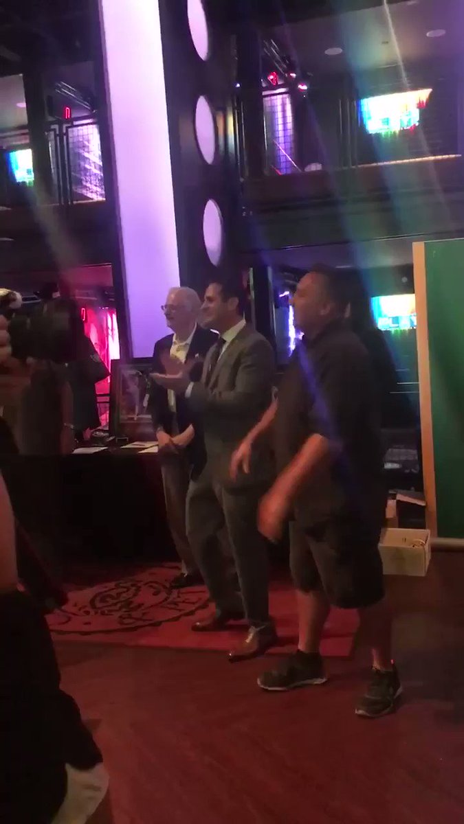 🦅🦅Special thanks to everyone who made it out last night for our event! Ray Didinger, Fred Barnett, Bill Bergey, Willie T (who leads a hell of an @eagles chant by the way), Flyer @radkogudas, and our great partners/sponsors @DynastySportsPA , @ChickiesnPetes and M&T Bank!🦅🦅