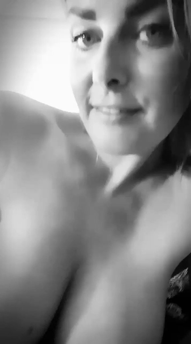 Model - Caly Morgan masturbation