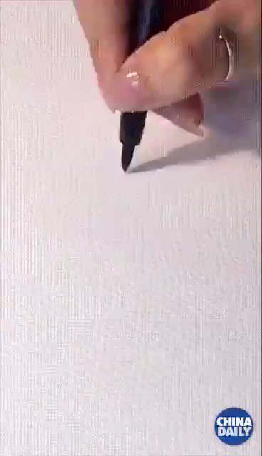 すごすぎ･･･！誰もが知るあの人物を一筆書きで描く神業を披露！