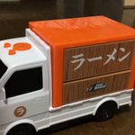 いろいろツッコミどころ満載!急発進すぎるミニカーが面白いw