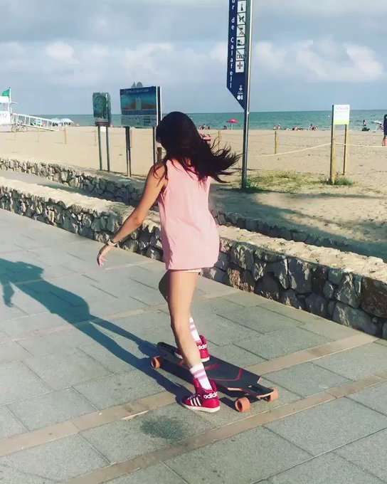 Do you want to skate with me?#amazingplace #asian #asiangirls #GoodVibes #miyuki #sk8 #surf #bisexual