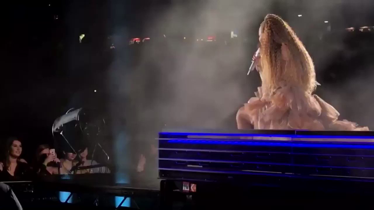 HAPPY BIRTHDAY TO THE LEGENDARY, INFLUENTIAL, BEAUTIFUL AND SUCCESSFUL WOMAN MS. BEYONCÉ KNOWLES CARTER!! 