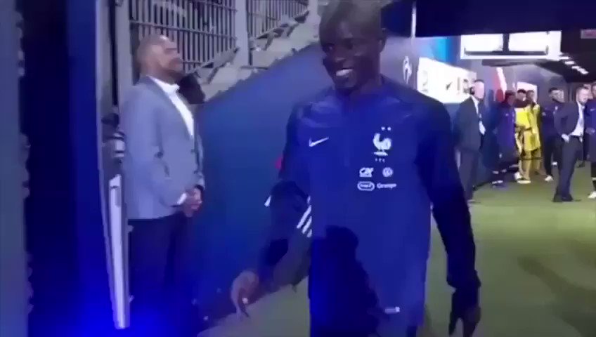 Moment magique avec tous les fans, les coéquipiers, le coach et le staff.
Vraiment un grand Merci.
Fier d’être bleu!
#fierdetrebleu
@equipedefrance @FFF