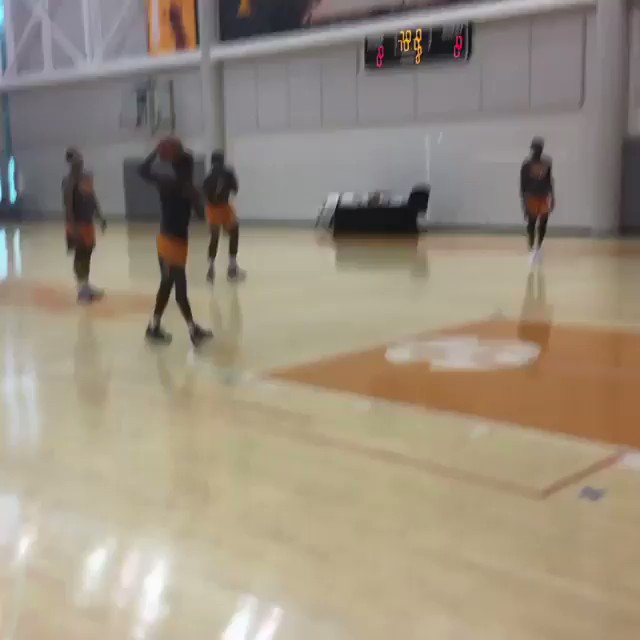 That’s a lot of bounce for one squad 👀 @Vol_Hoops (via athleticstandard/IG)