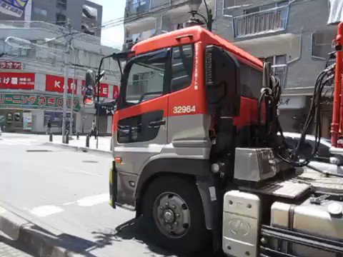 これぞドライバーのプロの技！トレーラーが左折するところがカッコいい！！