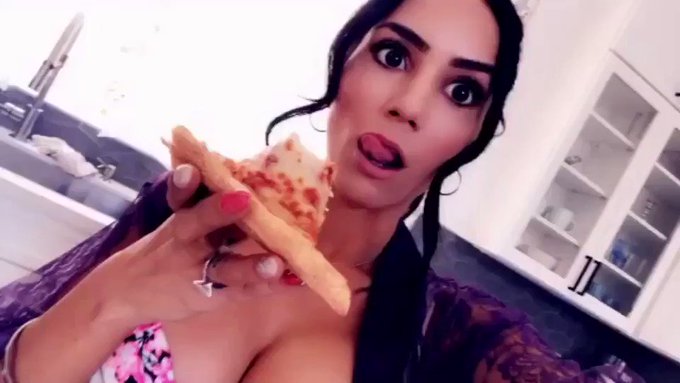 Why use napkins, when I can use your tongue 👅 🍕🍕🍕 #teamcyrusxxx https://t.co/SbyBXCZbz2<a href="/tag/teamcyrusxxx"class="tags"><span>#teamcyrusxxx</span></a>