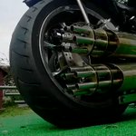 世紀末バイクを作ったって？w　ガトリングマフラーのついたバイクw