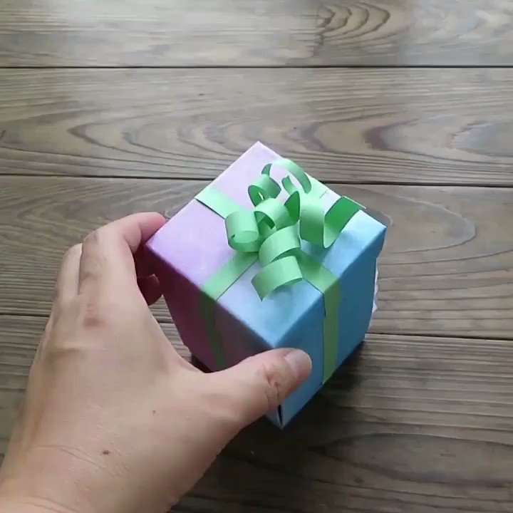 可愛い箱から、キレイなお花が咲きます！思わず、わぁ～となりました！