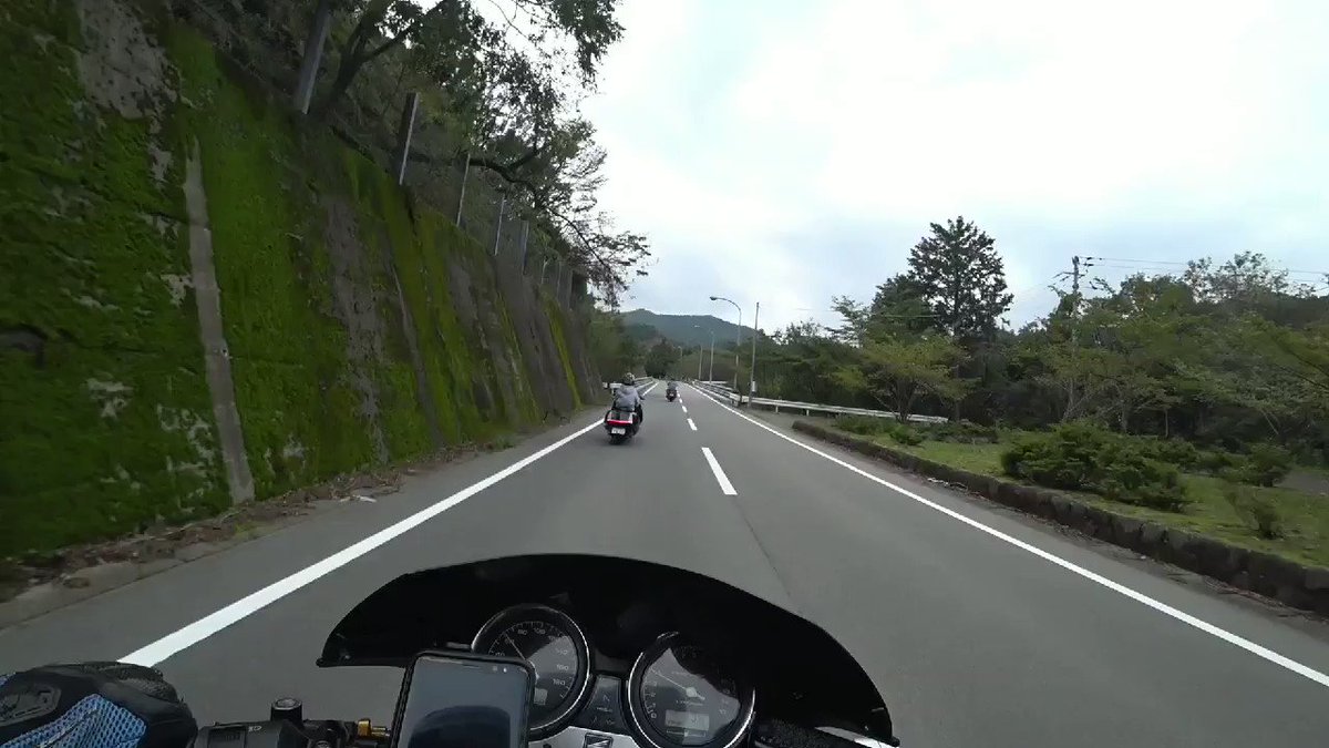 コーナー中に後輪を浮かすマグザム🛵
https://www.youtube.com/ThreeStrikes