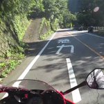 ブラインドコーナーでバイクが突っ込んだ　二次被害防止の交通整理