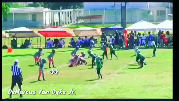 Like father like son! Let Footballville be the first to introduce you 2 DeMarcus Van Dyke jr Pasadena 7u RB son of former Miami Hurricane and LA Raider DeMarcus Van Dyke. DeMarcus ran a 4.28 at the NFL combin. Top 10 fastest times ever @D_VanDyke8
#speed #fast #blazin #football