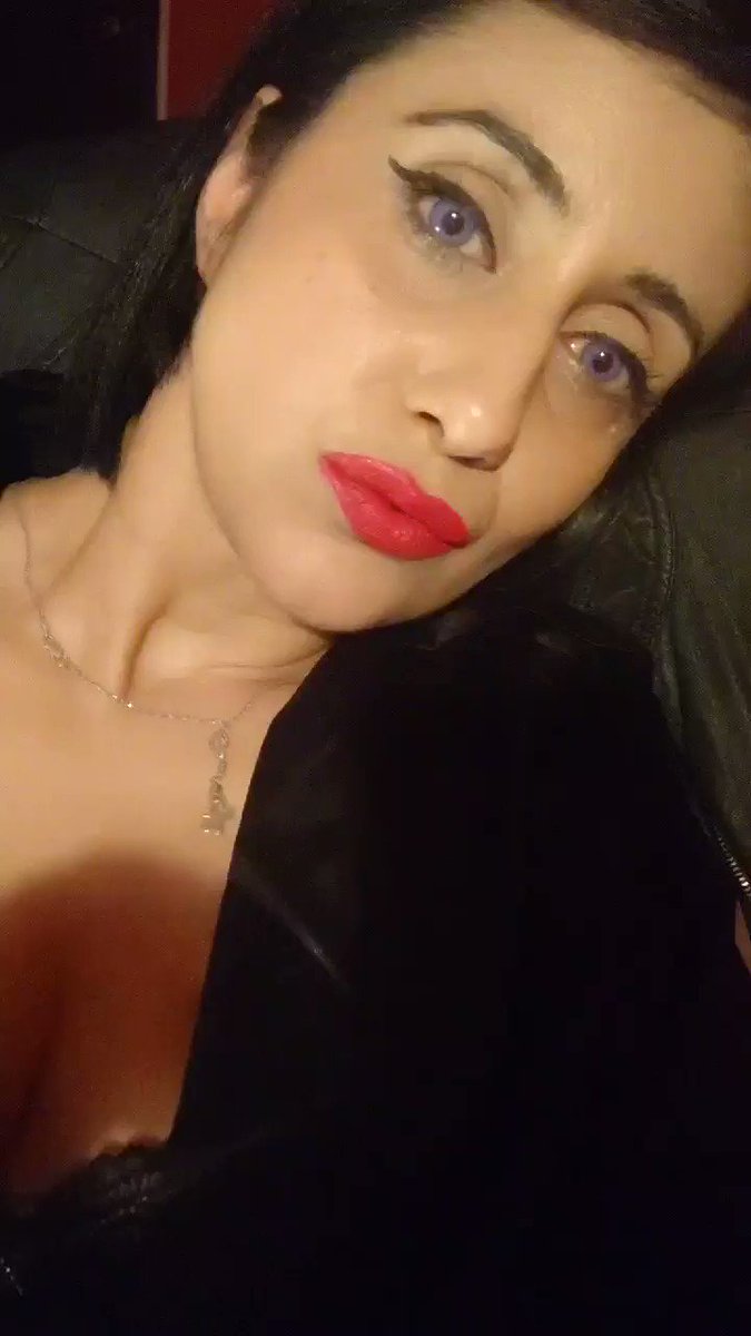 Model - Anda pantyhose