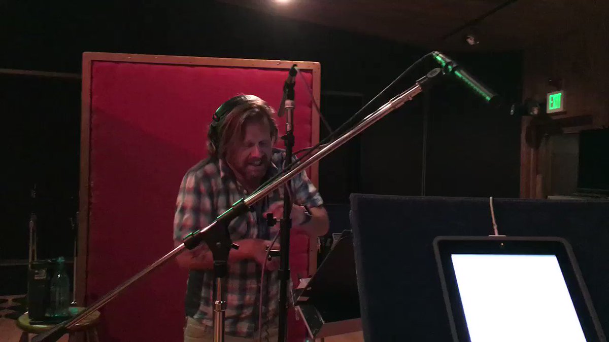 One of my favorite #TelltaleMemories is On the rare occasion of getting to record together, I filmed @gavinhammon doing the efforts of Kenny dying for like the 80th time. This was for the flashback scene in season 3. Directed by @lilsnubby #efforts #teamkenny #bestfriend 🧟♂️