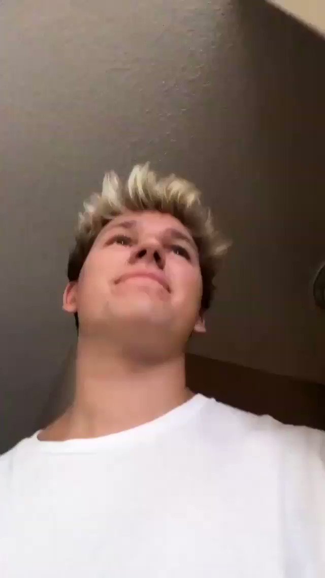 Rose ♡ LOVES LEVI & CORBYN 8LETTERS OUT NOW 2 (@heartofmarais) on Twitter photo 2018-09-26 03:28:44 @Drew_Dirksen your face Im dead you gotta love @coreycfunk and @capronfunk 😂❤ @Drew_Dirksen your face Im dead you gotta love @coreycfunk and @capronfunk 😂❤