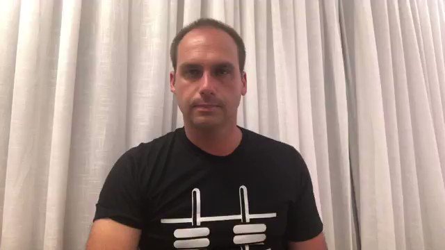 MAIS UMA MÁSCARA QUE CAI: HOMOFÓBICO
Quanto mais batem em Jair Bolsonaro mais ele cresce. A reação agora veio do maquiador Agustin Fernandez que apóia publicamente Bolsonaro. Vale a pena assistir todo o vídeo e compartilhar!
https://youtu.be/M_5ekgRUedY