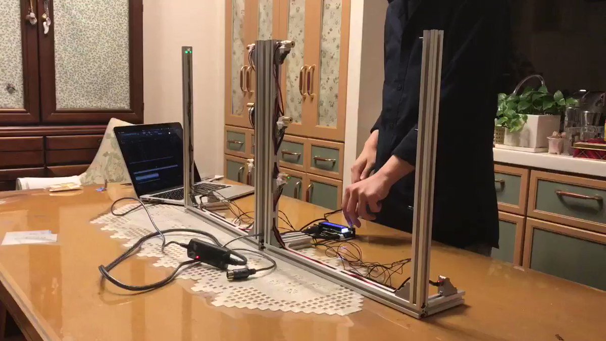 すごい！！レーザーハープを自分で作り、演奏。作れるの？と驚きました！