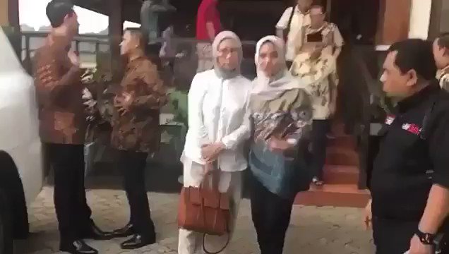 NEG s tweet "Mbak Atiqah harus nuntut mbak ini masa Ibunya yg