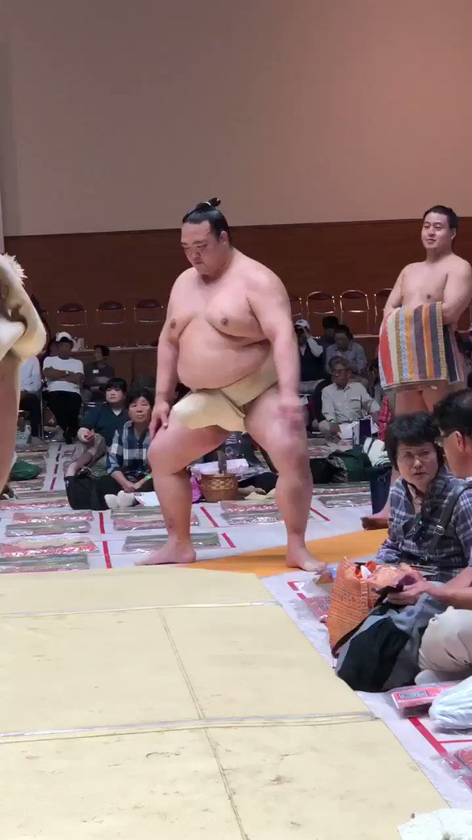 日本相撲協会公式 秋巡業 足利市 土俵下で四股を踏む 稀勢の里 Sumo 相撲