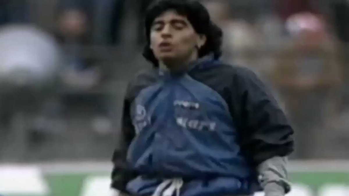 On this day, 19 April 1989: Maradona's epic warm-up routine before the UEFA-Cup semi-final game against Bayern in Munich. 👑 #D10S