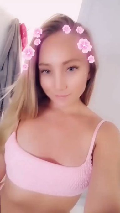 ? ajsapplebooty 

Go add me now! https://t.co/bjIjyHmwPm