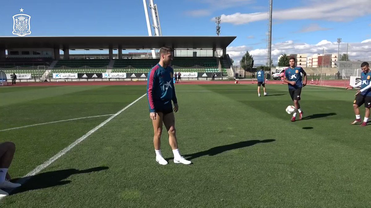 🆚 @SergioRamos contra @DaniCeballos46
1⃣ Reto
⚽️ 10 penaltis
🤔 ¿Quién ganará?