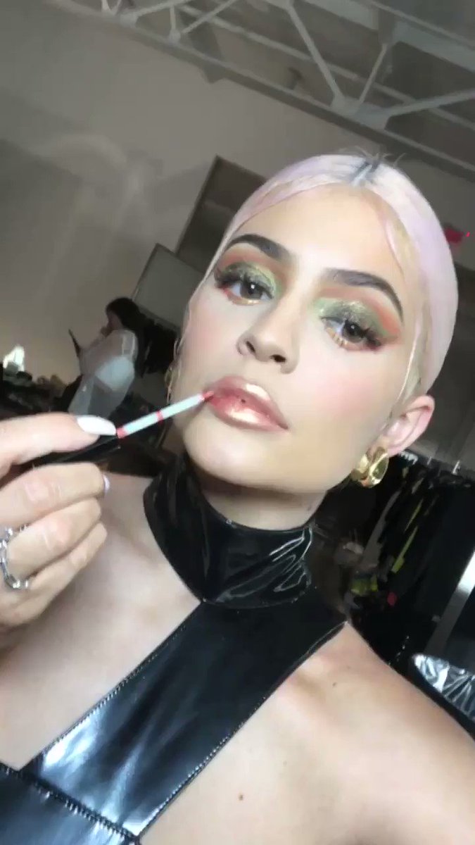 Kylie Jenners Tweet Handsome Devil Spooky Glitter Gloss