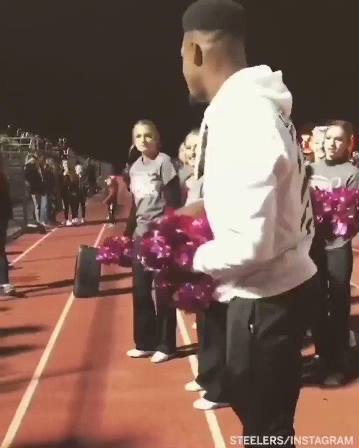 JuJu Smith-Schuster (@TeamJuJu) on Twitter photo 13/10/2018 16:57:31 Grab some Pom-Pom’s next TD dance??? 😂😂😂 Grab some Pom-Pom’s next TD dance??? 😂😂😂