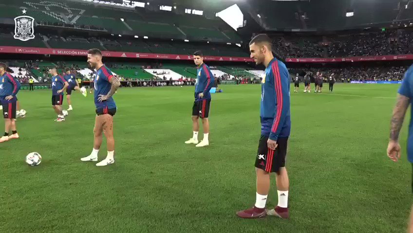 Es especial defender la camiseta de mi país en el campo que me vio crecer. ¡Ganas de partido, vamos @sefutbol! ⚽💪🏽🇪🇸