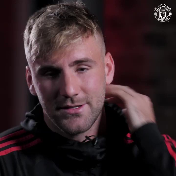 It's official - congrats to @LukeShaw23 on his new #MUFC contract! ✍️
Watch his exclusive interview in full via our free official app...
👉 http://bit.ly/2J4Bbip 👈