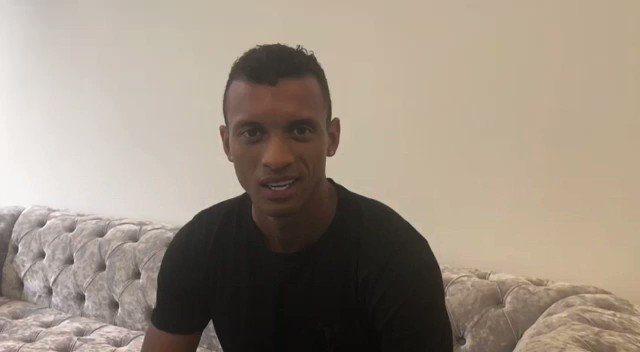 .@luisnani is here for the show. 🍿  #DCU https://t.co/ReTtOhNN1j