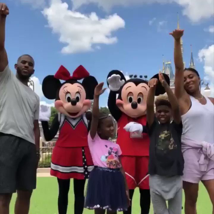 ESPN (@espn) on Twitter photo 21/10/2018 02:05:02 Whole squad practicing for the big game. (📍@WaltDisneyWorld) Whole squad practicing for the big game. (📍@WaltDisneyWorld)