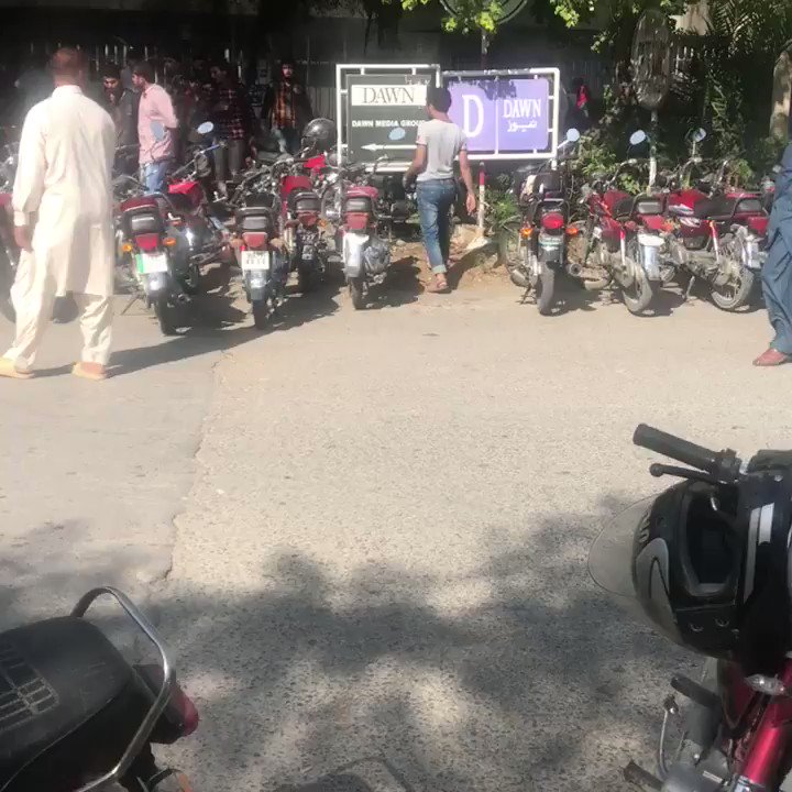 پی آئی ڈی بلڈنگ زیرو پوائنٹ اسلام آباد میں آتشزدگی، آگ پوری عمارت میں پھیل چکی ہے۔