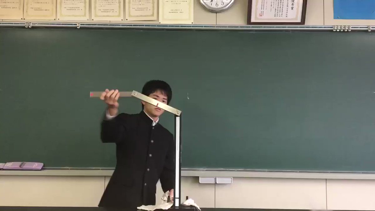 高校生による二重振り子の動画 動きが予想外すぎてめっちゃ面白い すごい挙動 あれに見えちゃう人多数 Togetter