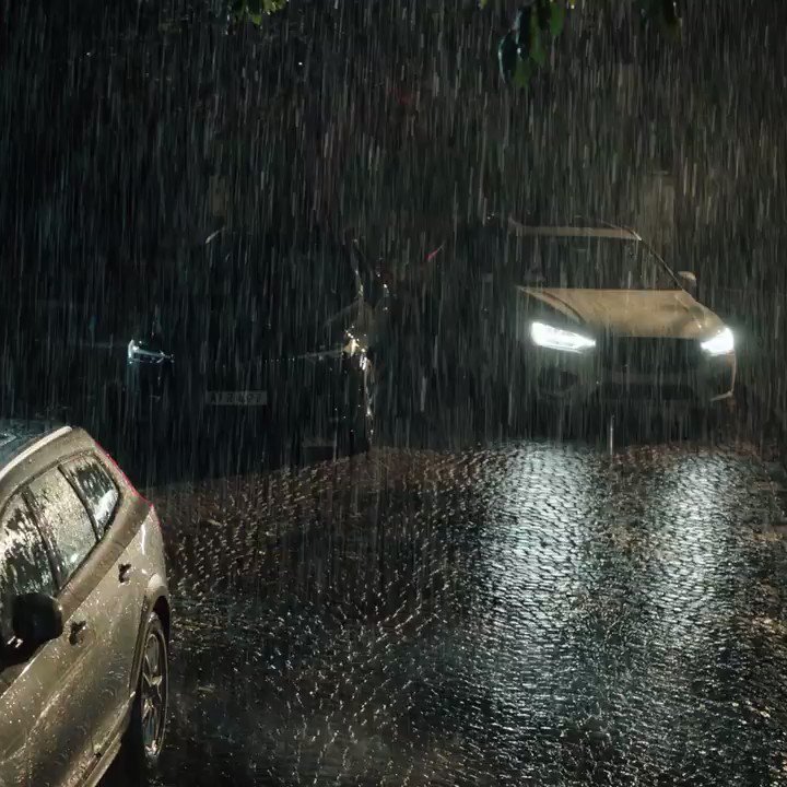 Que no se convierta en un pesadilla estacionar el auto en una noche tormentosa. Park Assist Pilot de Volvo. #InnovationMadeBySweden #HappyHalloween #VolvoArgentina https://t.co/NkL0fVuocn