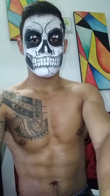 happy Halloween ?? https://t.co/A3psHewzom