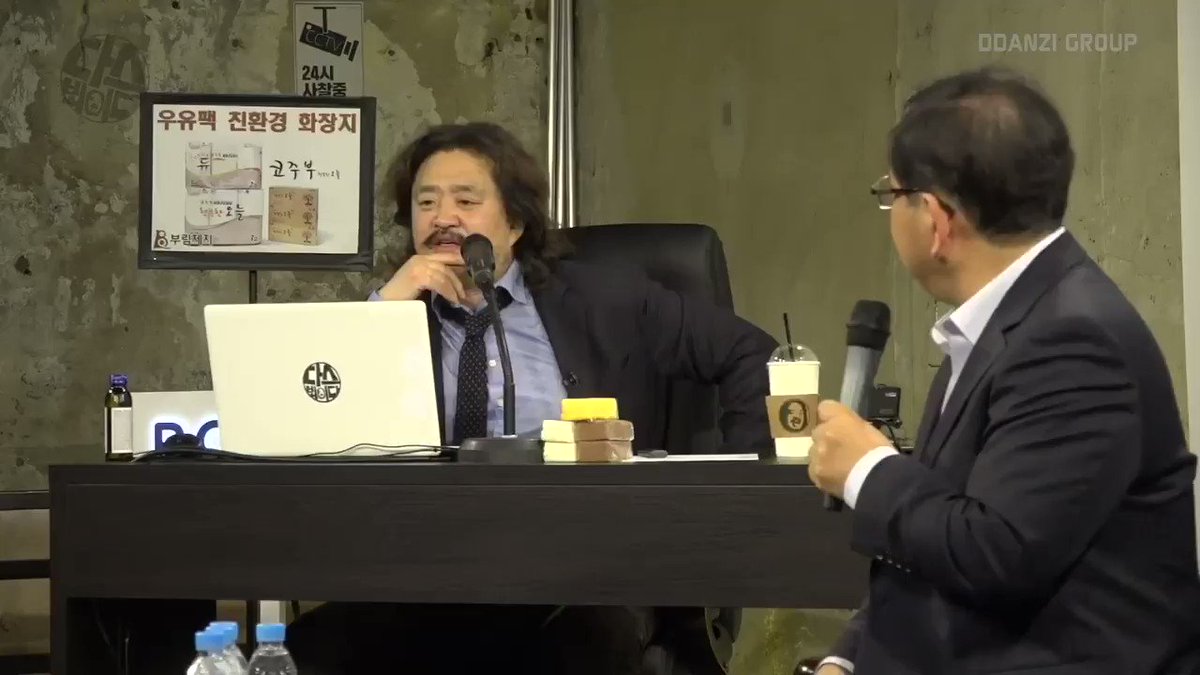 쪽바리아베의 제극주의극우처럼 토착왜구당 자한당의 일련의 흐름이 아베 벤치마킹이군 어이~이나라 민주공화정의 대한민국은 국민이 뽑은 대통령제의 민주공화정이야 한국인은 섬나라 니뽄 원숭이들마냥 내각제로 나라를통째로 넘기는 원숭이들이 아니거든 생각 고처먹그레이