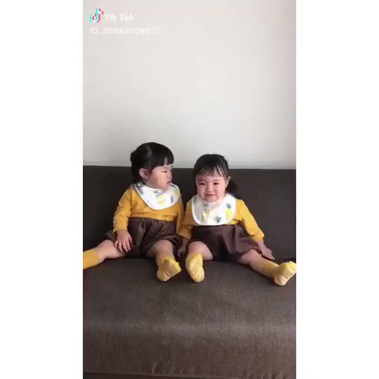 Tiktok Japan 公式 ティックトック 双子の赤ちゃん 音源に合ってて可愛すぎる Tiktokjapan ティックトック 動画 動画編集 編集 編集アプリ 双子 かわいい