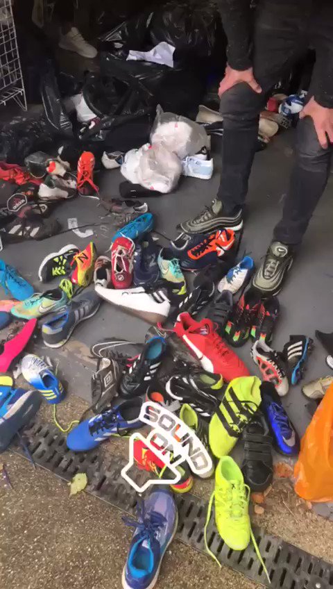 Brilliant effort from @Carras16 and co. sorting through 1000+ pairs of donated football boots for @_MCFoundation and other @MU_Foundation Street Reds projects! π£π #carricksbootroom