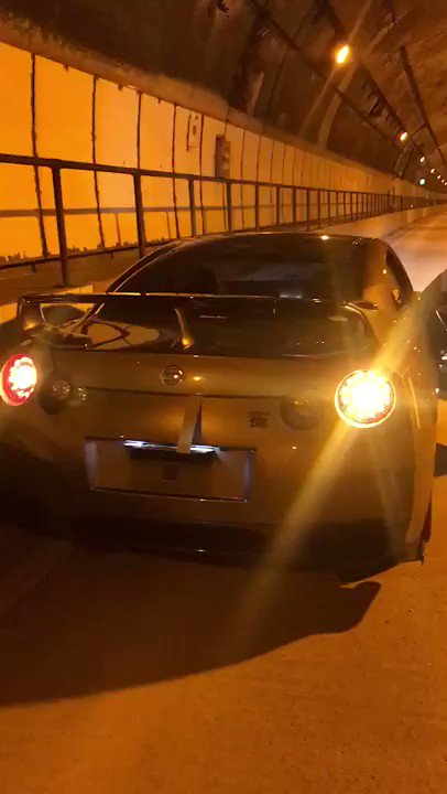 車がふわふわしてる・・・時速２８０キロで走ったらこんな感じなんや・・・