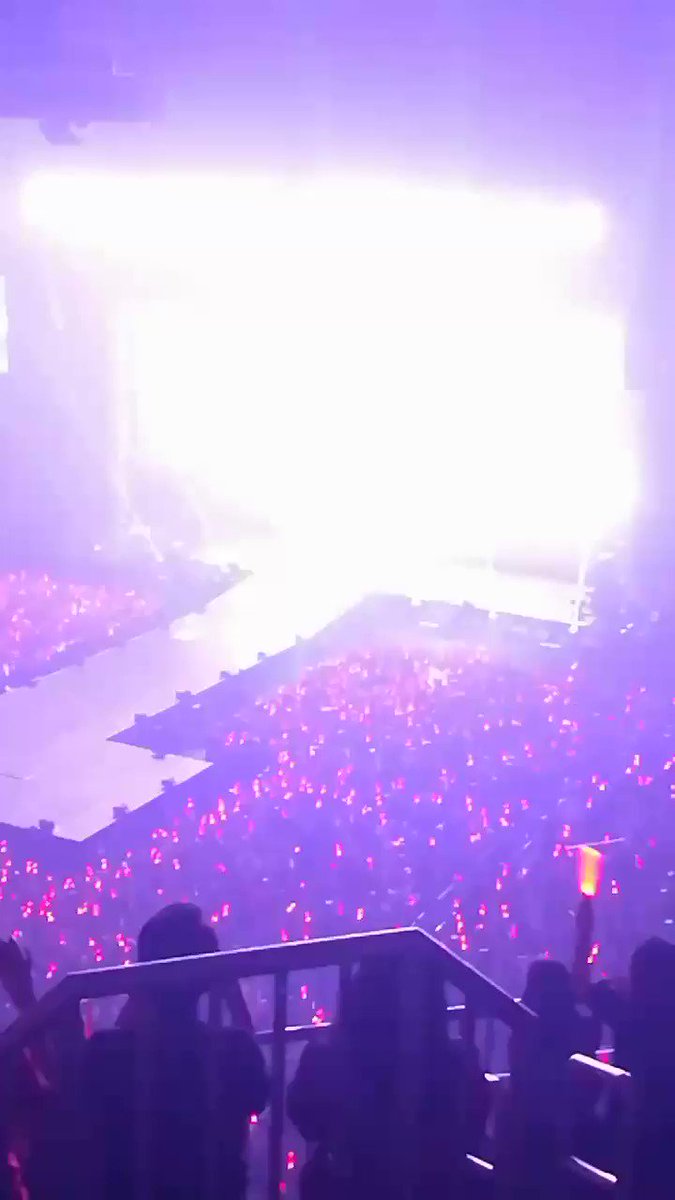 THE FANCHAT IS SURREAL..I AM SO HAPPY TO BE A PART OF THIS NIGHT!
#iKONCONTINUETOURinManila