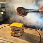 なんだこの高カロリータワーはw凄すぎて美味しそうを超えたw
