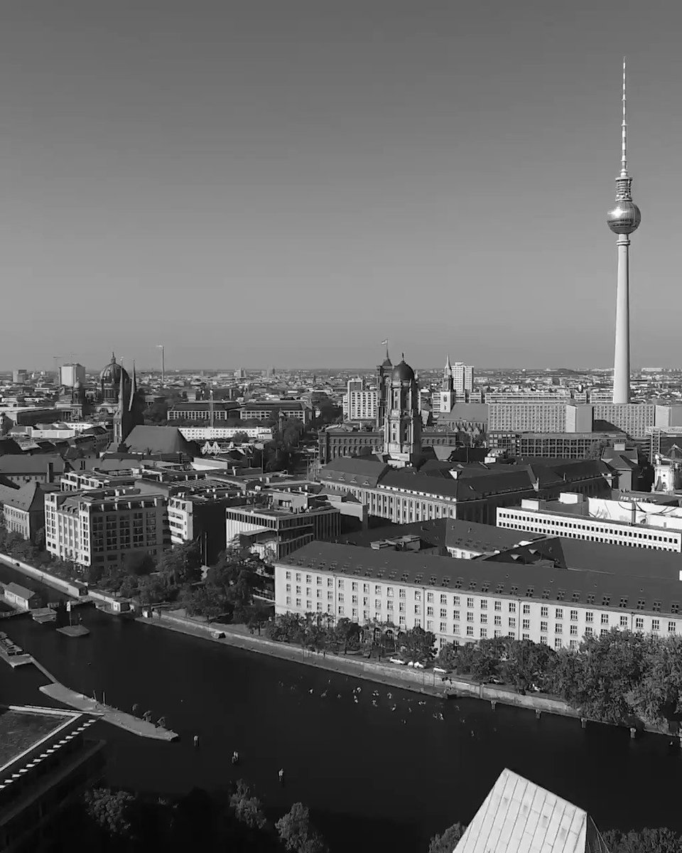 Wie ist #Berlin geworden, was es heute ist?
#BerlinZEIT stellt prägende Momente der Berliner Geschichte kompakt und leicht verständlich in einem Rundgang von der #Eiszeit bis zur #Gegenwart vor. #MärkischesMuseum
https://www.stadtmuseum.de/berlinzeit – at Märkisches Museum