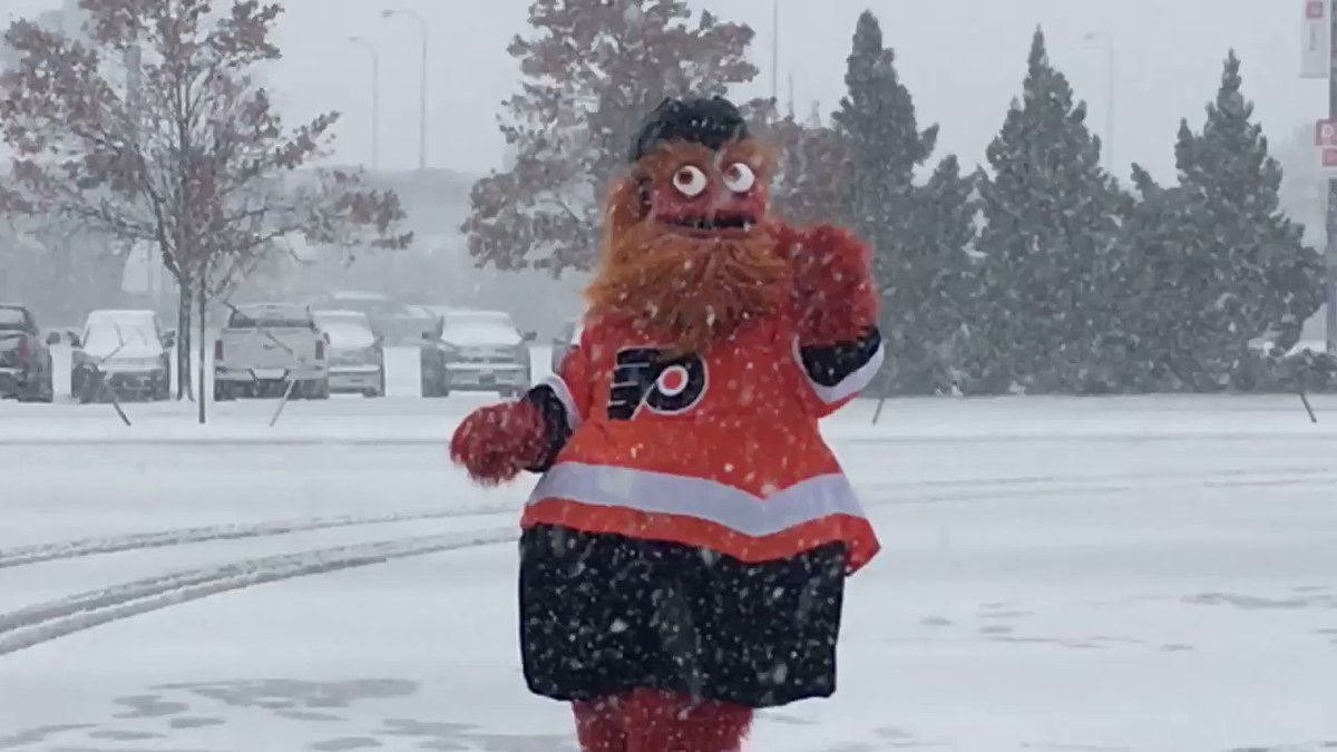 Gritty (@GrittyNHL) on Twitter photo 15/11/2018 21:54:59 I LOVE IT I LOVE IT