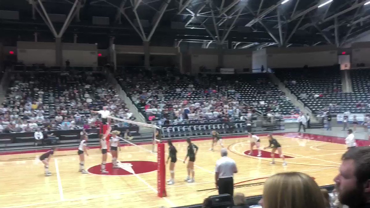 Lady Jackets take set one against Calisburg 25-20 💥