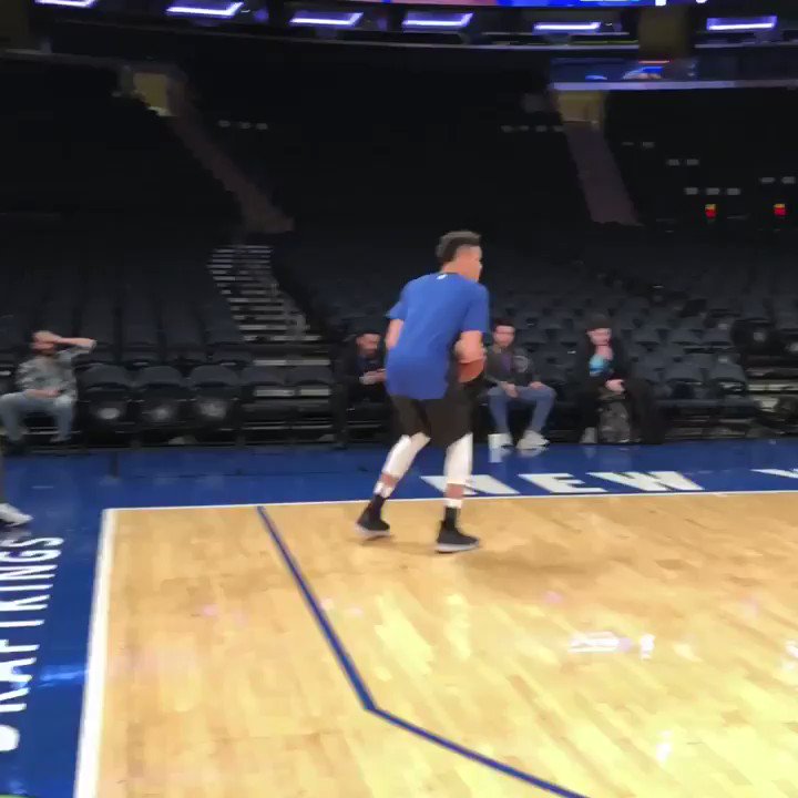 .@nyknicks rook Kevin Knox preps for tonight’s action.
🏀: #NewYorkForever x #RipCity
📺: @NBATV
⏰: 7:30pm/et