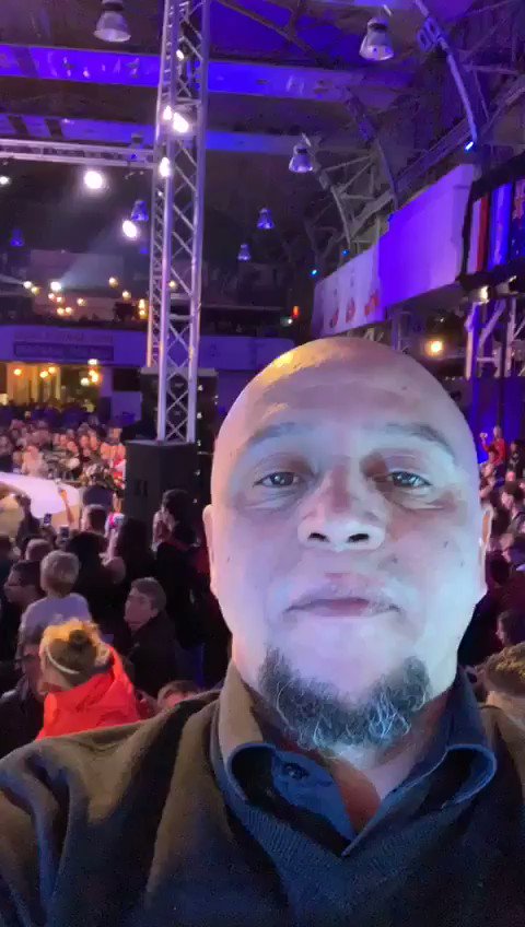 I am here at this amazing event. These football skills are so good!
Tune in on NOW http://www.redbull.tv/streetstyle to see the best freestyle footballers and the best skills! #redbullstreetstyle
And thank you for the support!!!