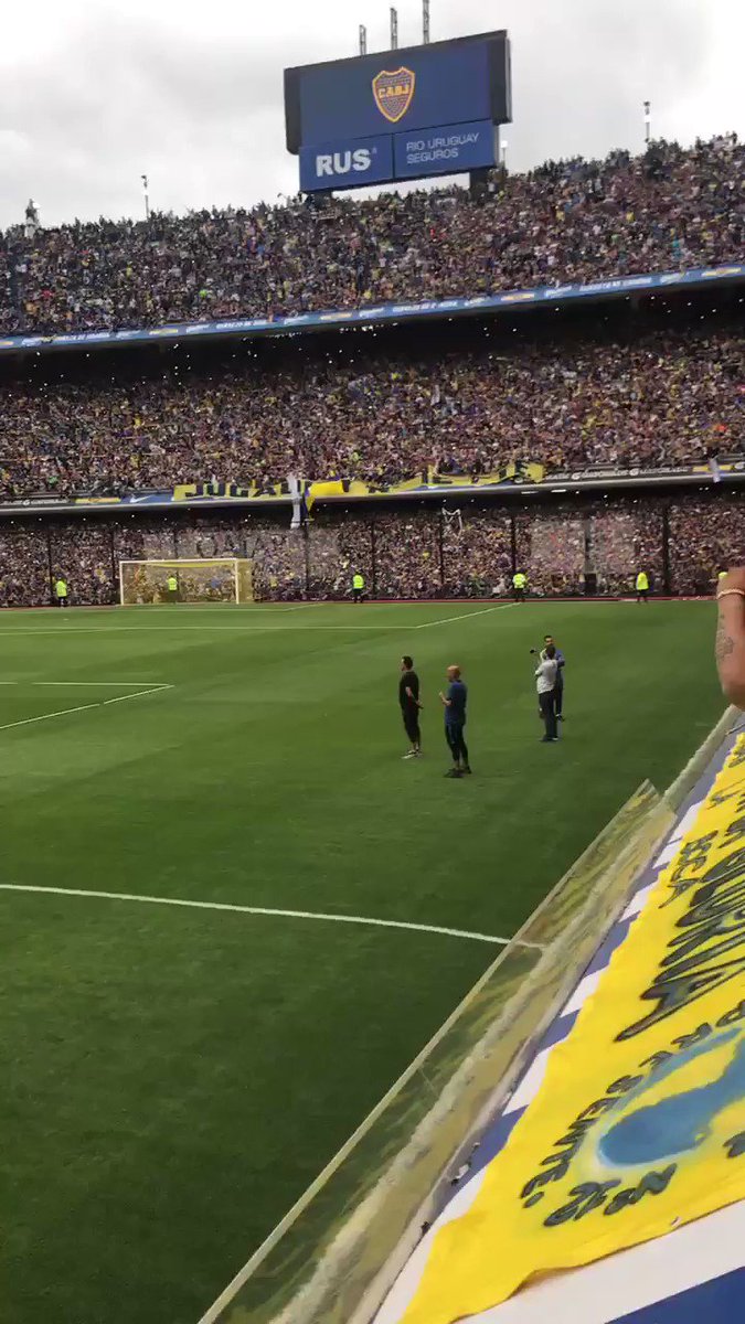 Boca Juniors fans at a training session. A training session. Thereβs such a thing as liking football too much.