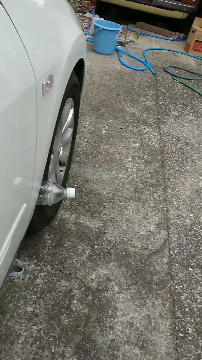 空のペットボトルをタイヤと車体の間に挟む という車両盗難テクニックが話題に 実際にそんな音する 都市伝説では という意見も Togetter 空のペットボトルをタイヤと車体の間に挟む という車両盗難テクニックが話題に 実際にそんな音する 都市伝説では という意見も Togetter